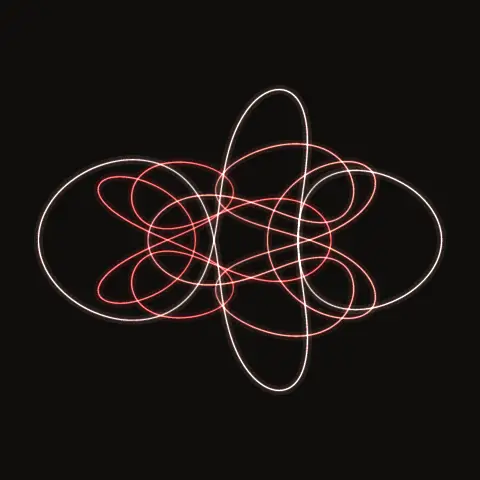 Interlaced petals, a periodic three-body orbit